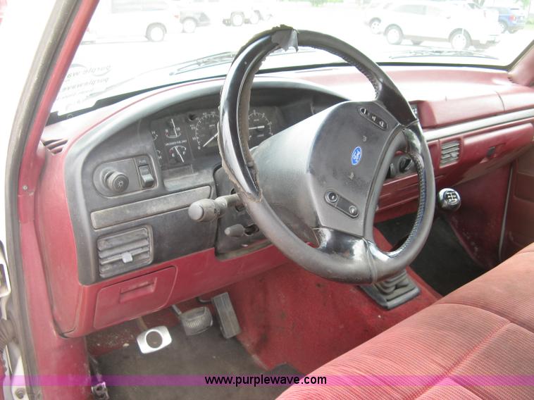 image for item H8544 1994 Ford F350 utility truck