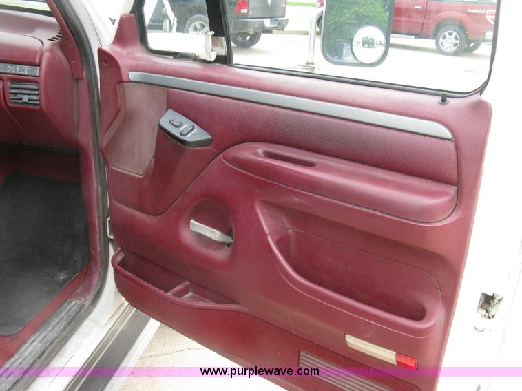 image for item H8544 1994 Ford F350 utility truck