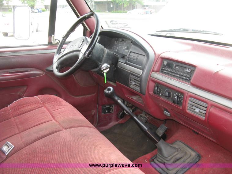 image for item H8544 1994 Ford F350 utility truck