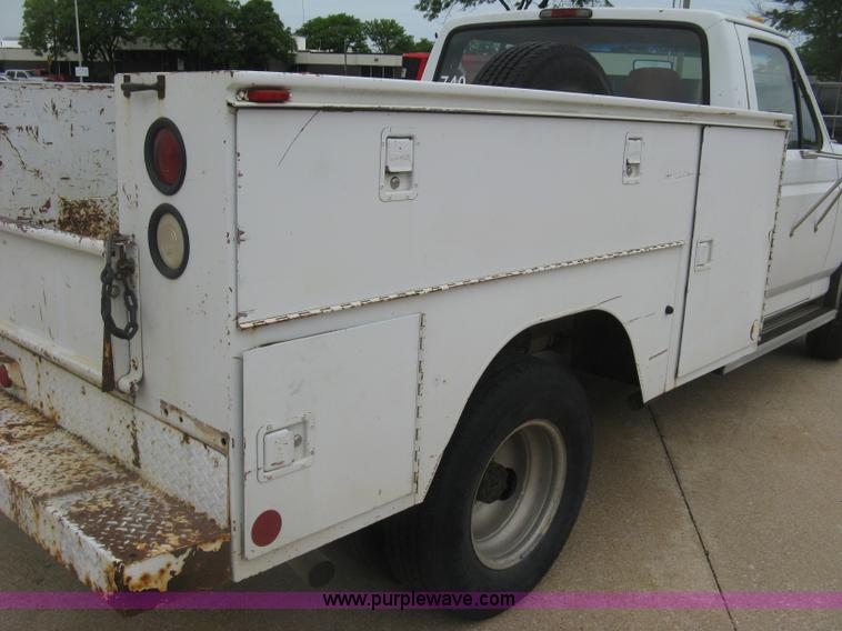 image for item H8544 1994 Ford F350 utility truck