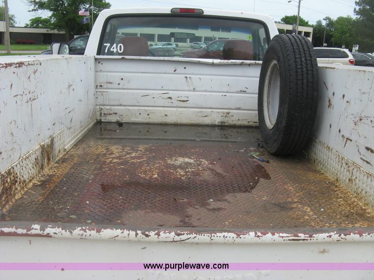 image for item H8544 1994 Ford F350 utility truck