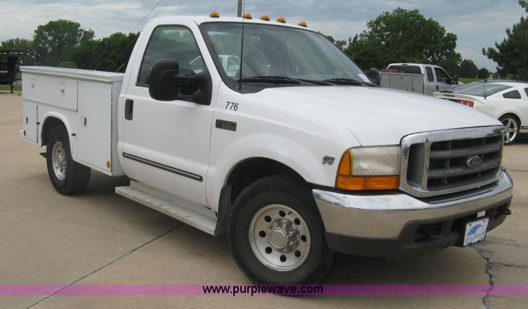 image for item H8545 2000 Ford F350 utility truck