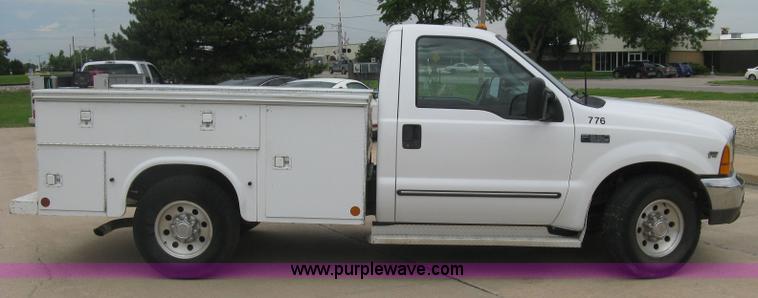 image for item H8545 2000 Ford F350 utility truck
