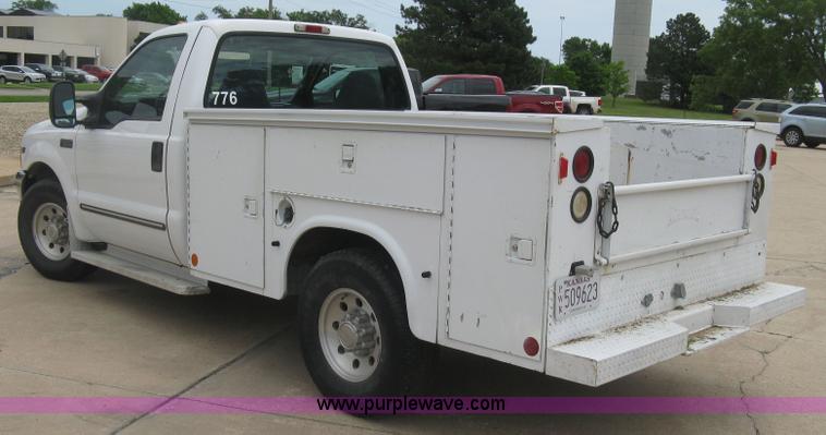image for item H8545 2000 Ford F350 utility truck