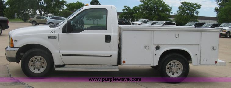 image for item H8545 2000 Ford F350 utility truck