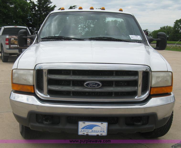 image for item H8545 2000 Ford F350 utility truck