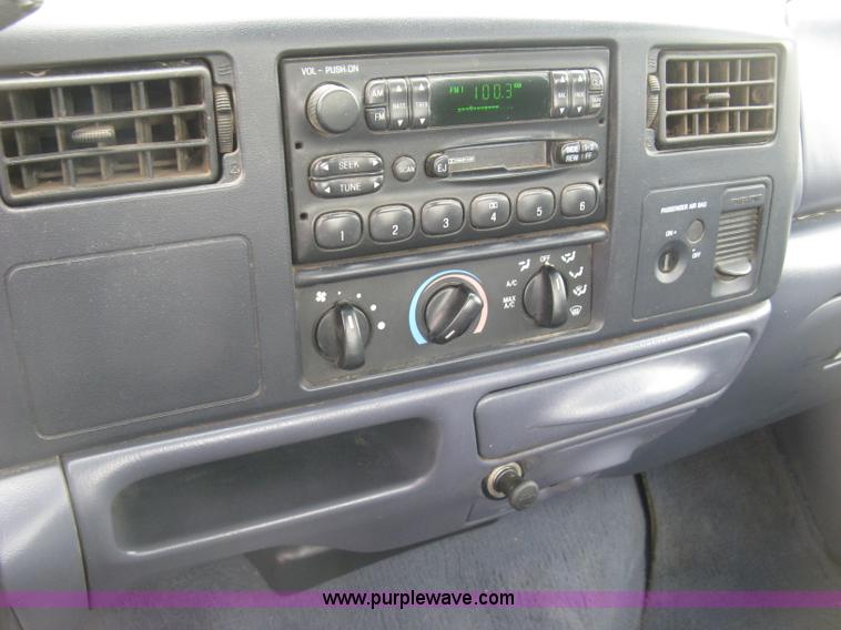 image for item H8545 2000 Ford F350 utility truck