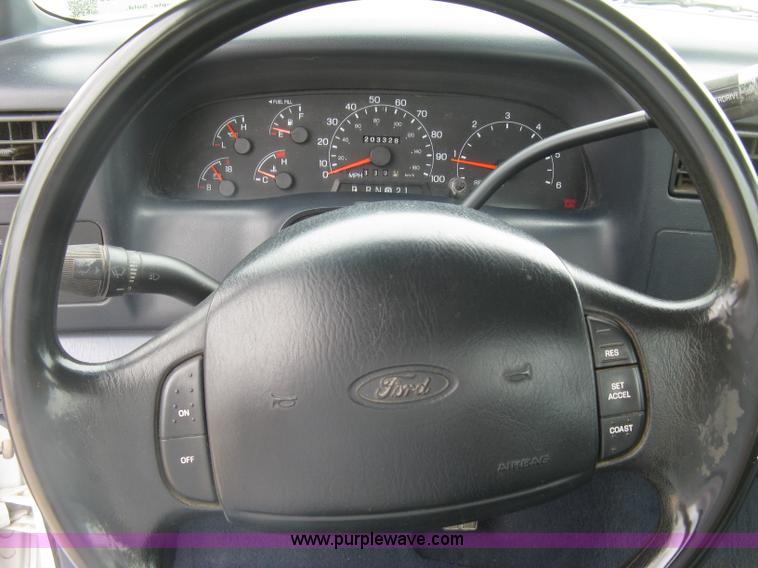 image for item H8545 2000 Ford F350 utility truck