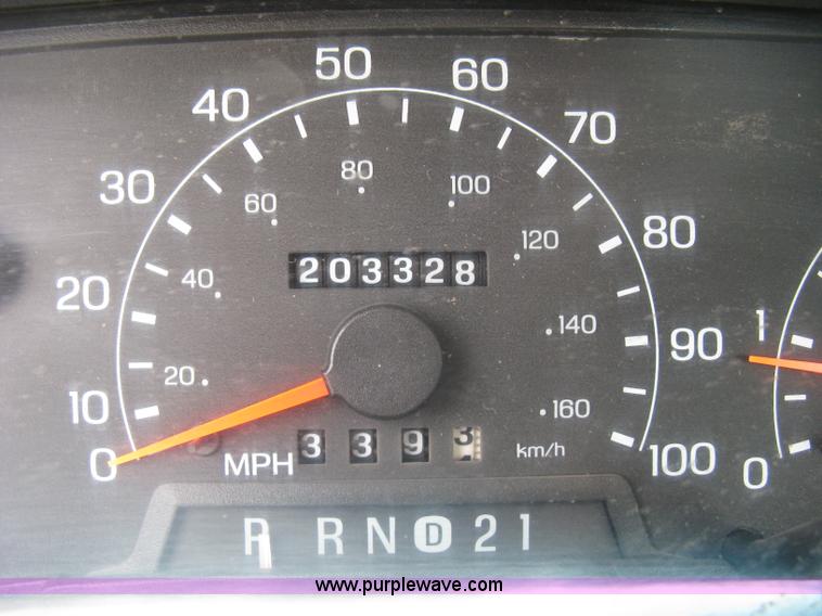 image for item H8545 2000 Ford F350 utility truck