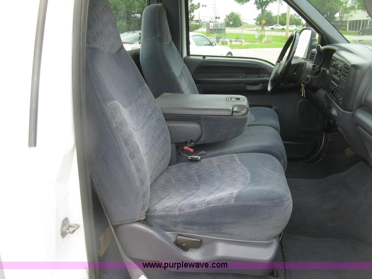 image for item H8545 2000 Ford F350 utility truck