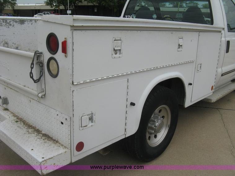image for item H8545 2000 Ford F350 utility truck