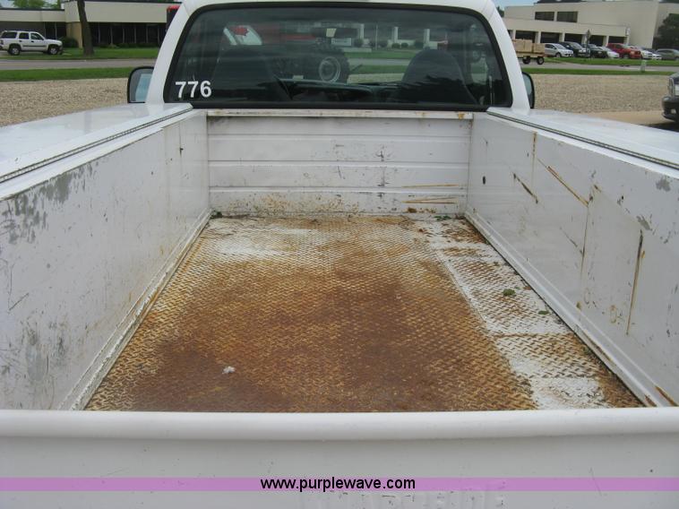 image for item H8545 2000 Ford F350 utility truck