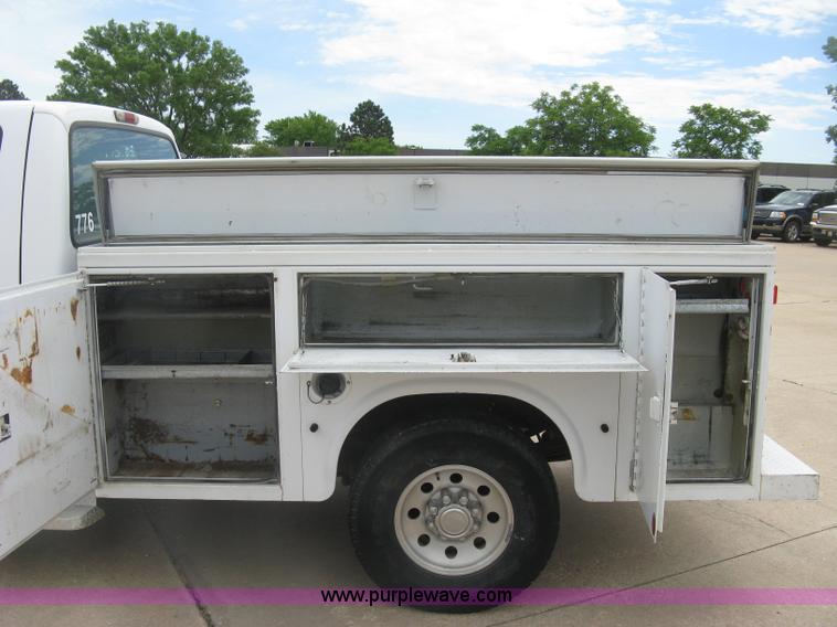 image for item H8545 2000 Ford F350 utility truck