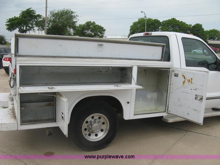 image for item H8545 2000 Ford F350 utility truck