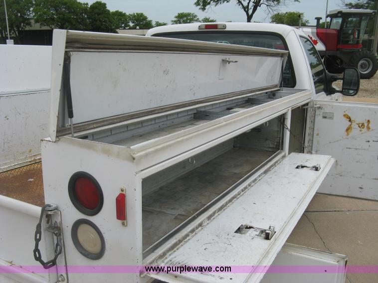 image for item H8545 2000 Ford F350 utility truck