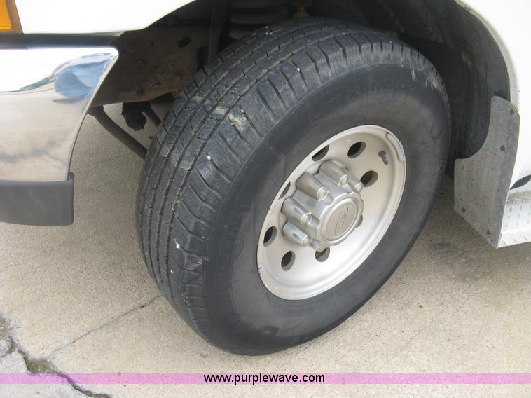 image for item H8545 2000 Ford F350 utility truck