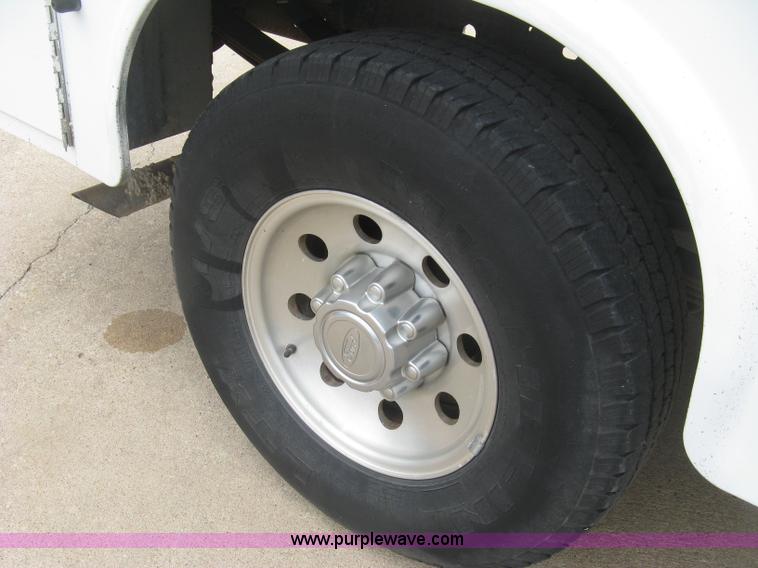 image for item H8545 2000 Ford F350 utility truck