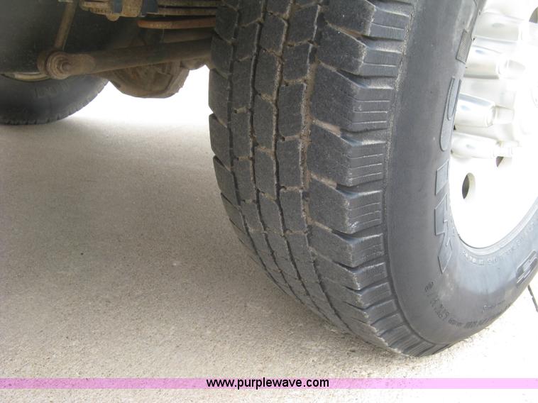 image for item H8545 2000 Ford F350 utility truck