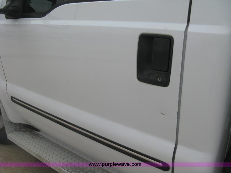 image for item H8545 2000 Ford F350 utility truck