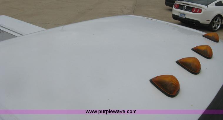 image for item H8545 2000 Ford F350 utility truck