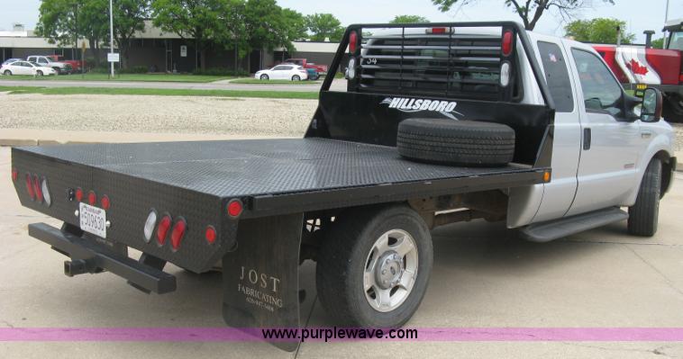 image for item H8546 2005 Ford F350 flatbed truck