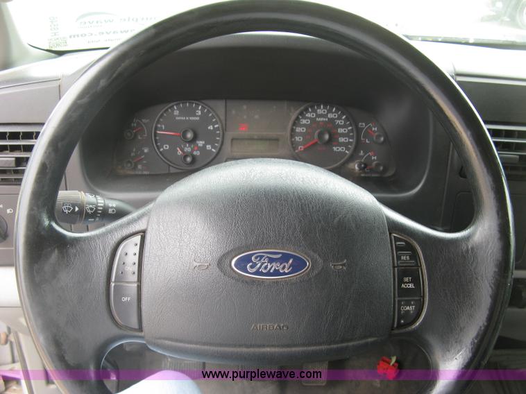 image for item H8546 2005 Ford F350 flatbed truck