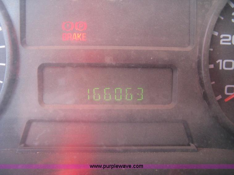 image for item H8546 2005 Ford F350 flatbed truck