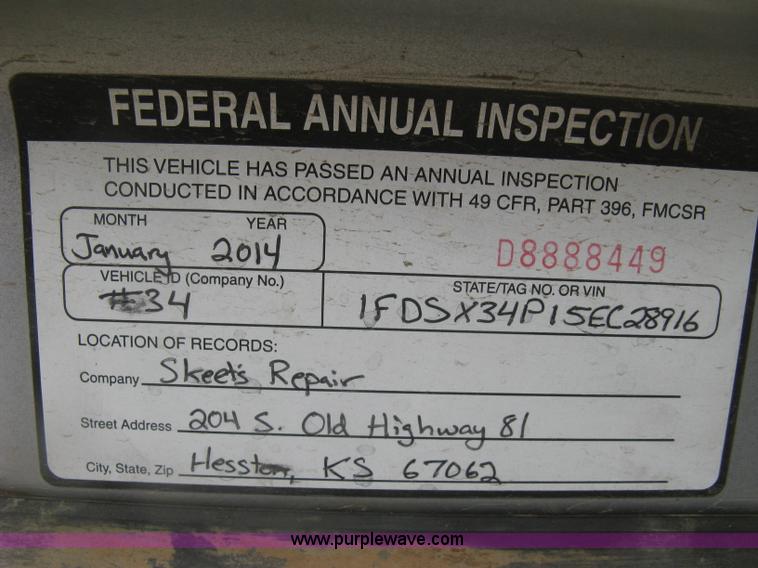 image for item H8546 2005 Ford F350 flatbed truck