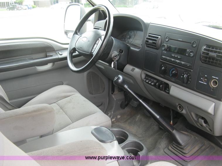 image for item H8546 2005 Ford F350 flatbed truck