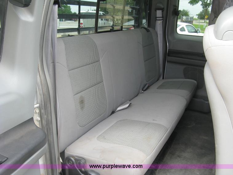 image for item H8546 2005 Ford F350 flatbed truck