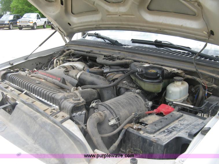 image for item H8546 2005 Ford F350 flatbed truck