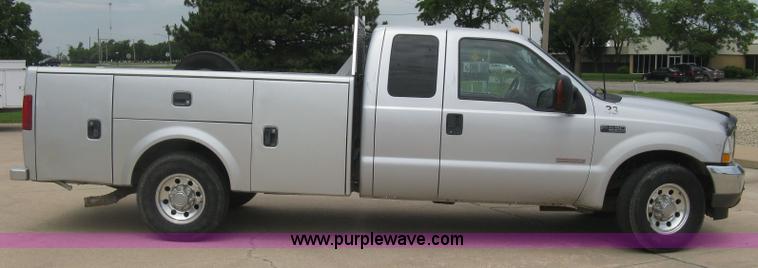 image for item H8547 2003 Ford F350 XLT utility truck