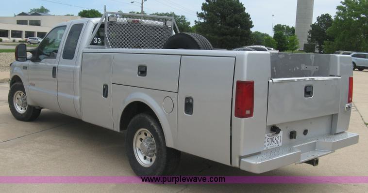image for item H8547 2003 Ford F350 XLT utility truck
