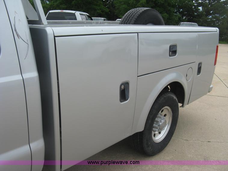 image for item H8547 2003 Ford F350 XLT utility truck