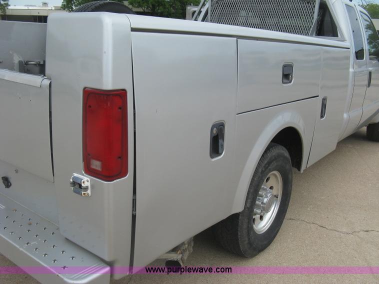 image for item H8547 2003 Ford F350 XLT utility truck