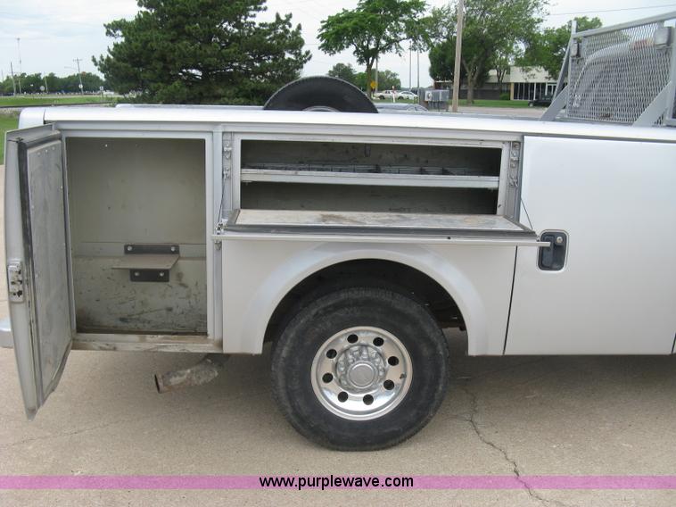 image for item H8547 2003 Ford F350 XLT utility truck