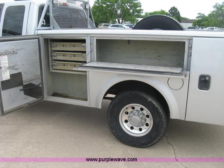 image for item H8547 2003 Ford F350 XLT utility truck