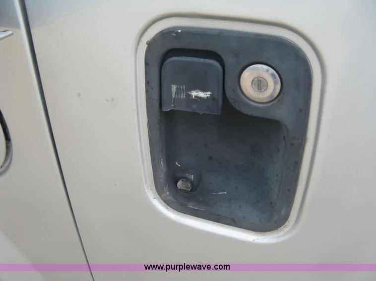 image for item H8547 2003 Ford F350 XLT utility truck