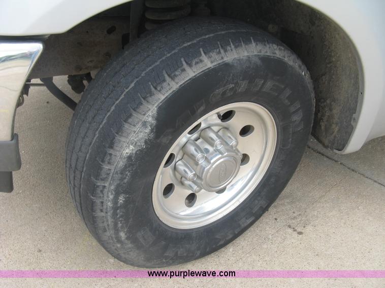 image for item H8547 2003 Ford F350 XLT utility truck