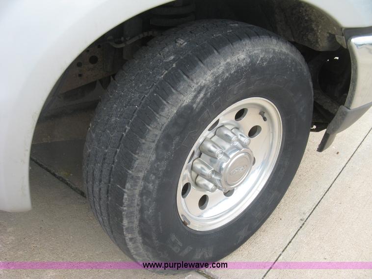 image for item H8547 2003 Ford F350 XLT utility truck