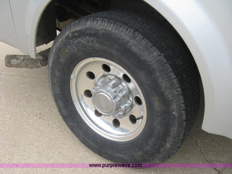 image for item H8547 2003 Ford F350 XLT utility truck