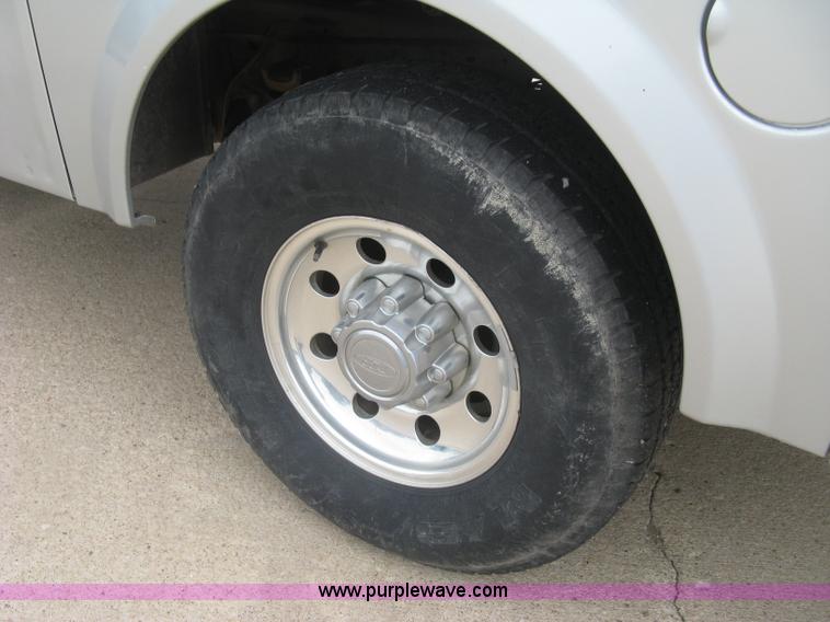 image for item H8547 2003 Ford F350 XLT utility truck