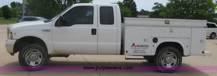 image for item H8550 2006 Ford F350 SuperCab utility truck