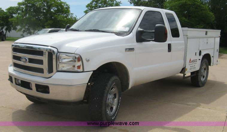 image for item H8550 2006 Ford F350 SuperCab utility truck