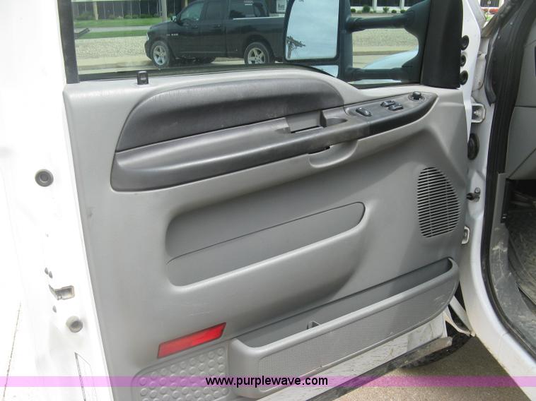 image for item H8550 2006 Ford F350 SuperCab utility truck