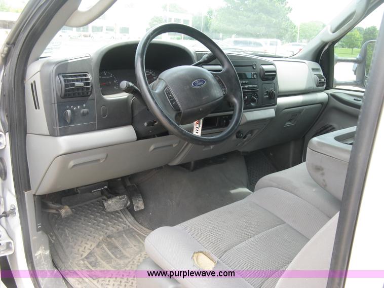 image for item H8550 2006 Ford F350 SuperCab utility truck