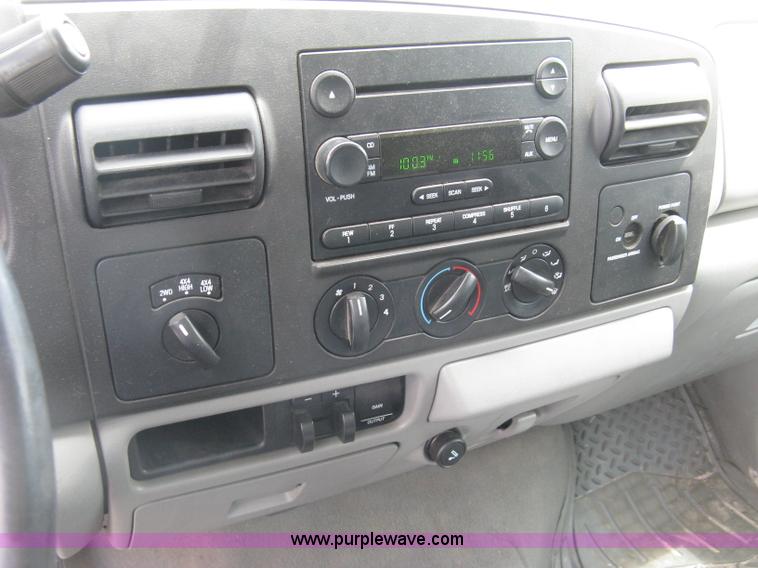 image for item H8550 2006 Ford F350 SuperCab utility truck