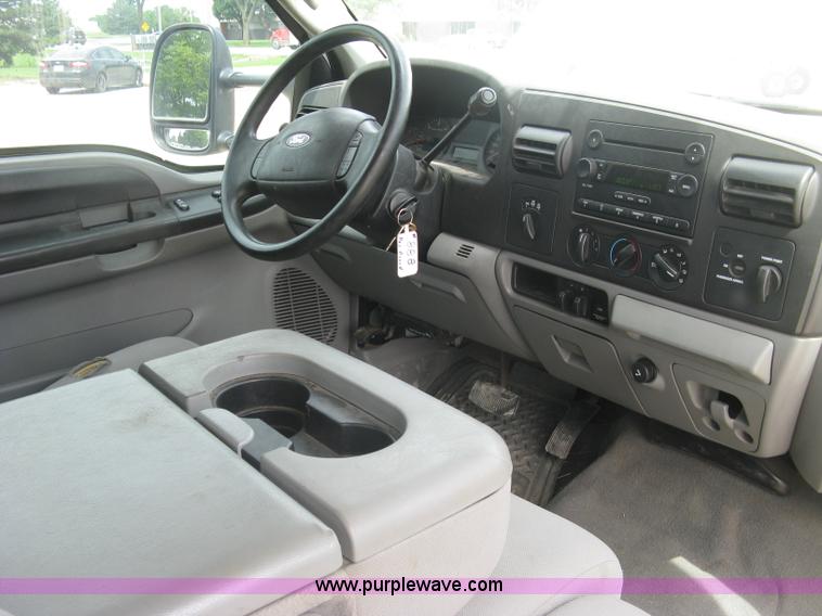 image for item H8550 2006 Ford F350 SuperCab utility truck