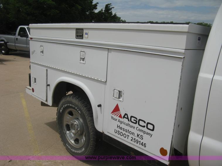 image for item H8550 2006 Ford F350 SuperCab utility truck