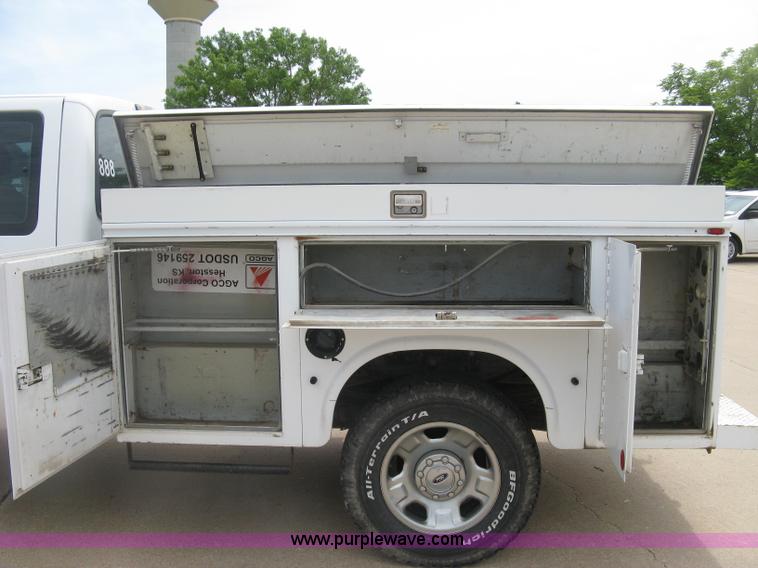 image for item H8550 2006 Ford F350 SuperCab utility truck